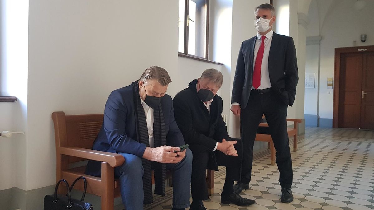 Za propuštění podnikatele Maliny dostali soudce a advokát podmínky